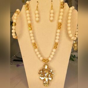 Elegant Gold and Cream Glass Necklace Set